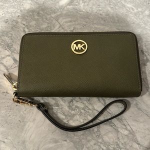 Michael Kors Wristlet Wallet